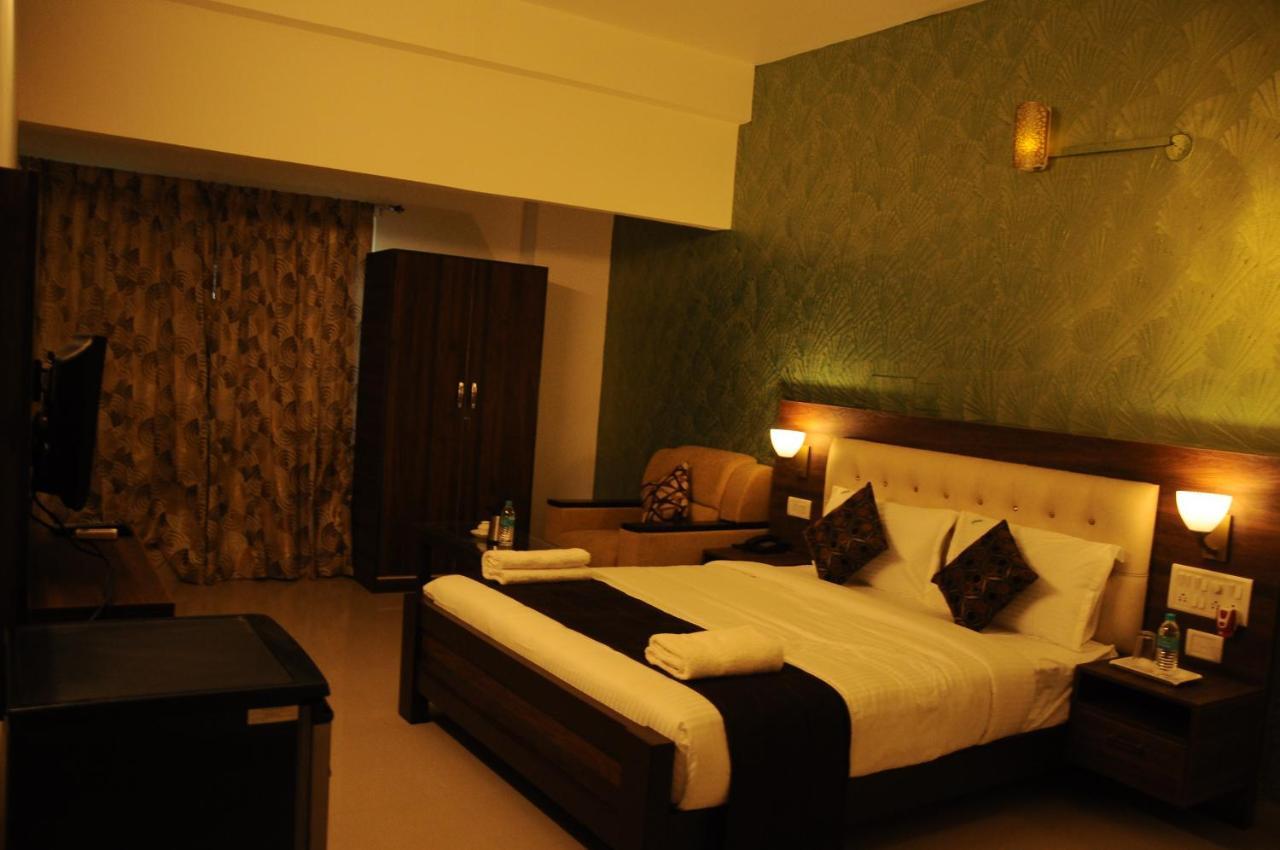 Hotel Platinum Arrow Hub Sriperumbudur Esterno foto